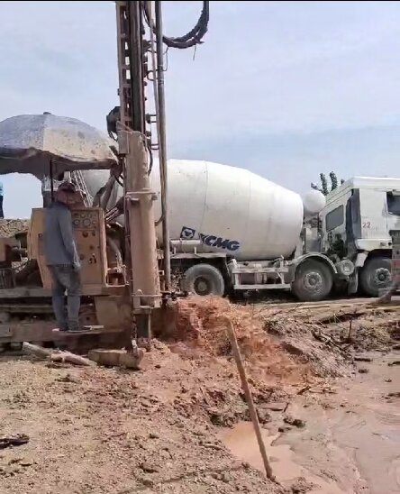 宜城岩石井施工